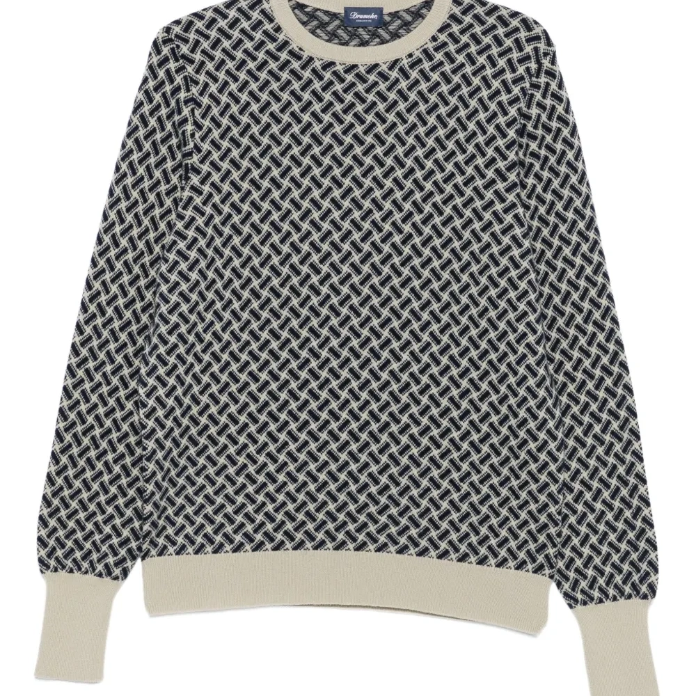 Свитер с геометричным узором