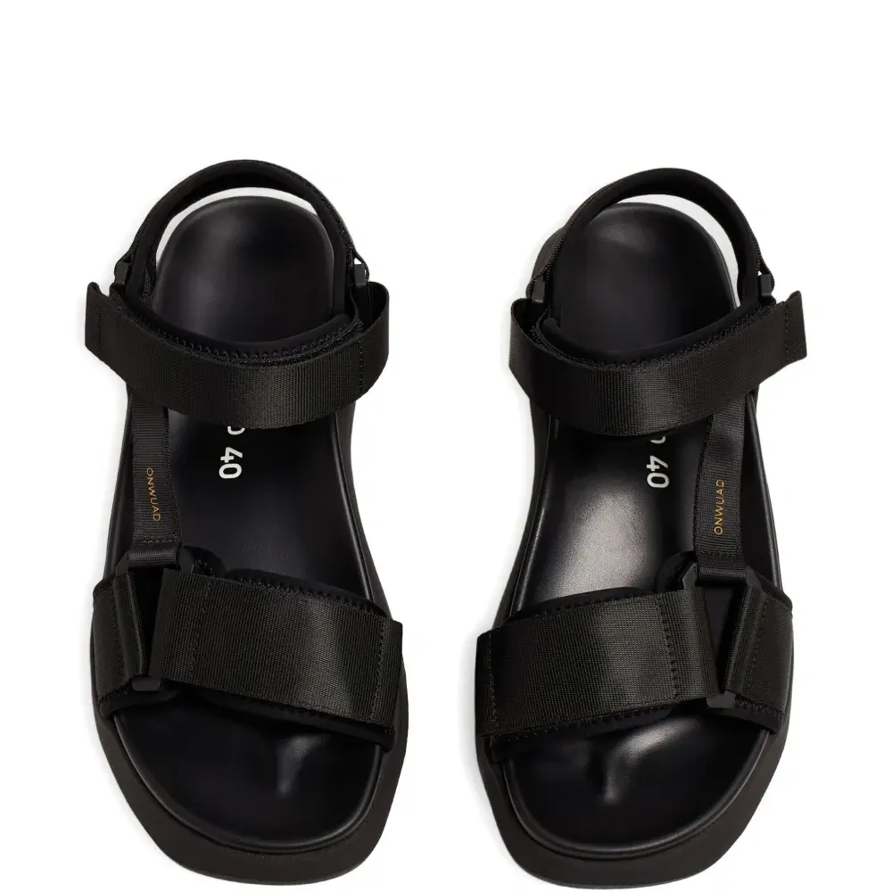 Сандалии на платформе