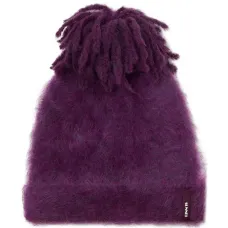 Вязаная шапка из пушистой пряжи