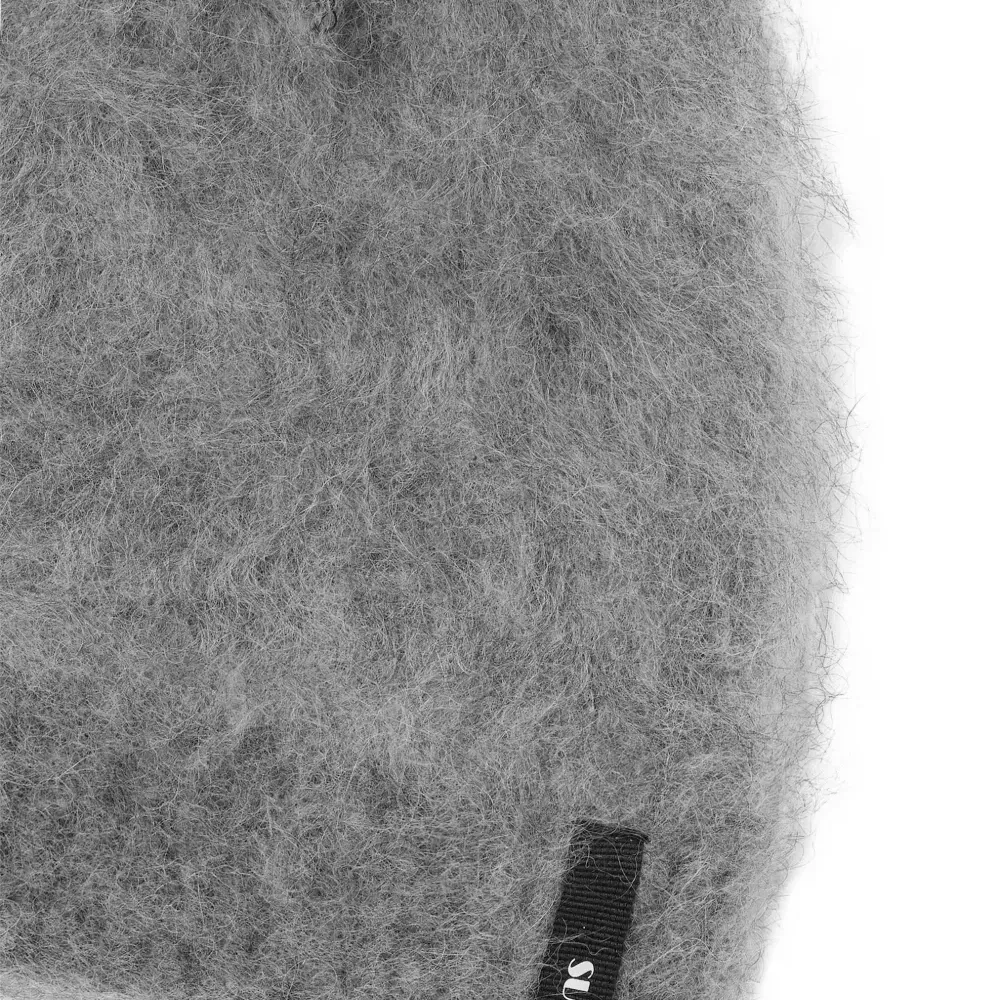 Вязаная пушистая шапка