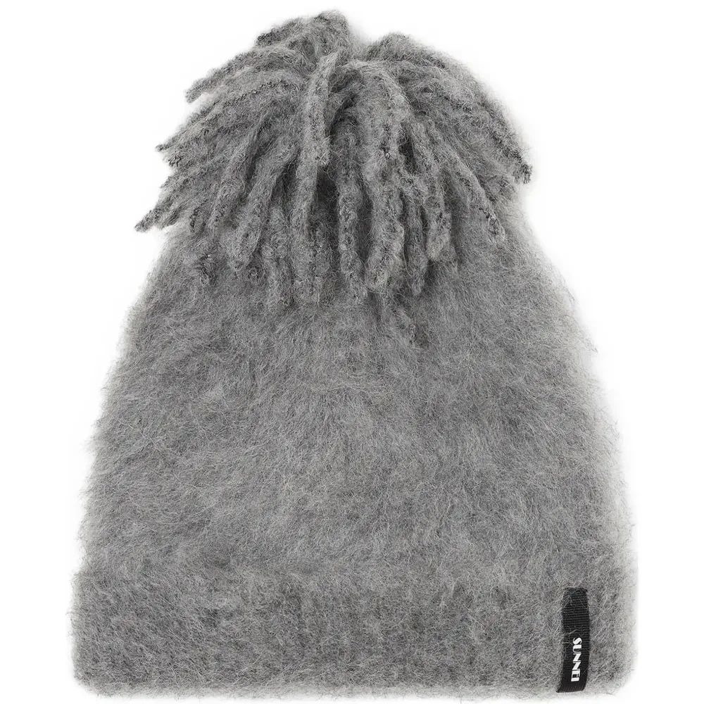 Вязаная пушистая шапка