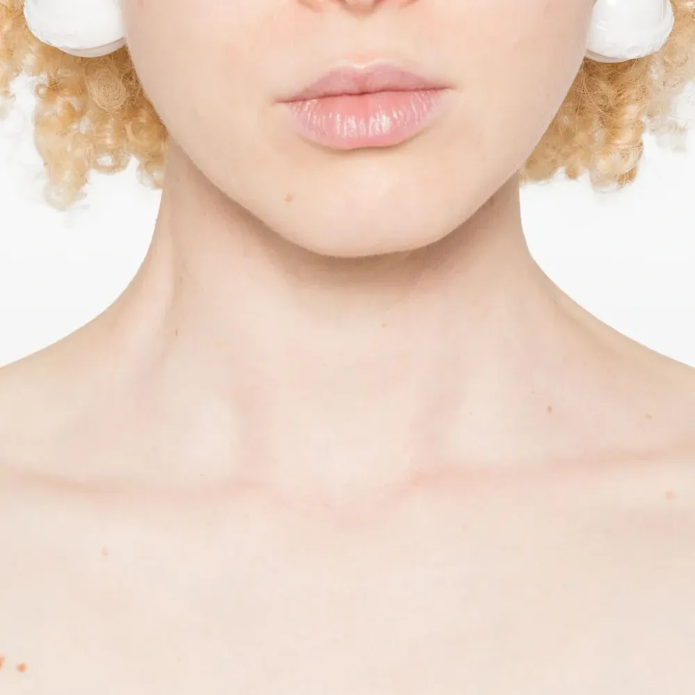 Зажимная серьга с тиснением логотипа