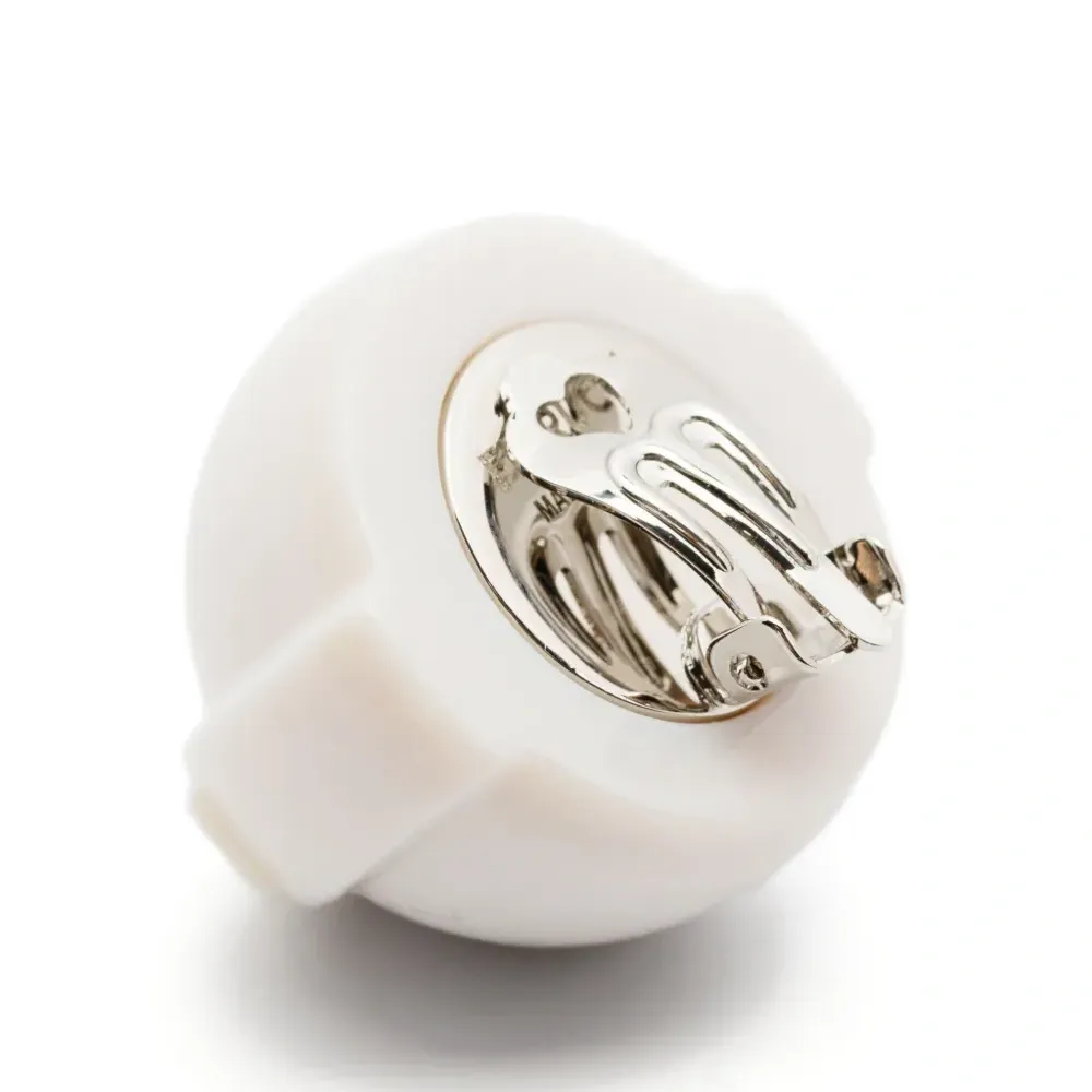 Зажимная серьга с тиснением логотипа