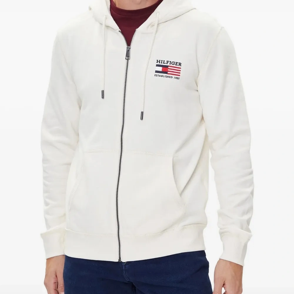 Худи с вышитым логотипом