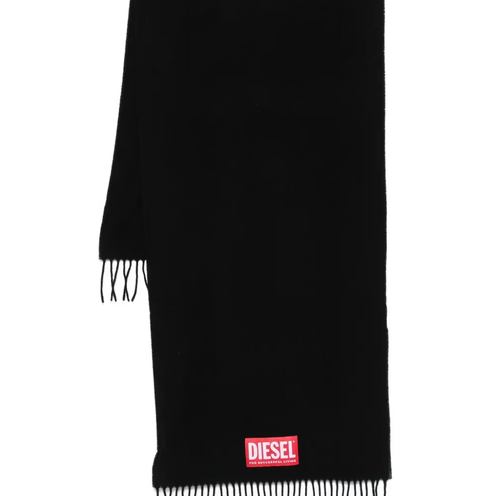 Шарф с бахромой и логотипом