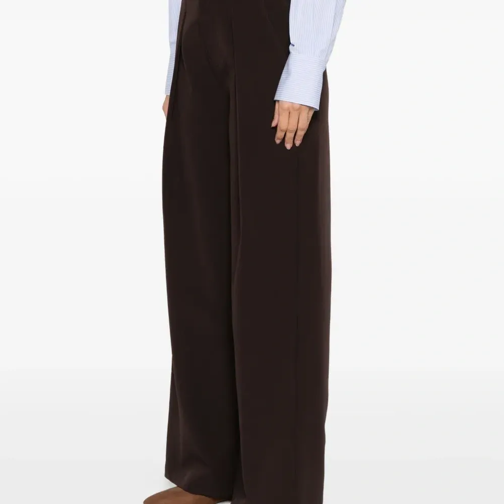 брюки со складками