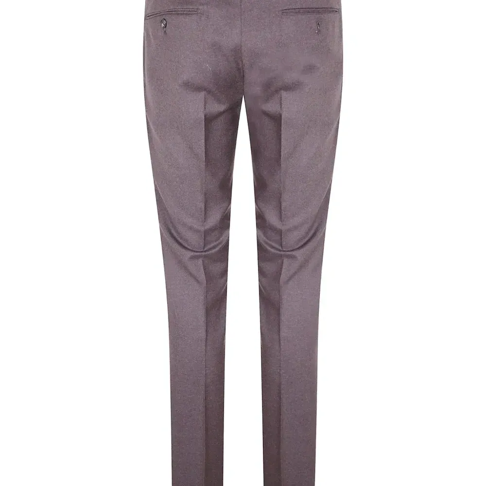 брюки с карманами