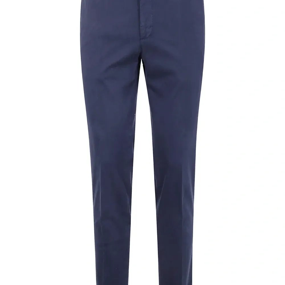 брюки с карманами