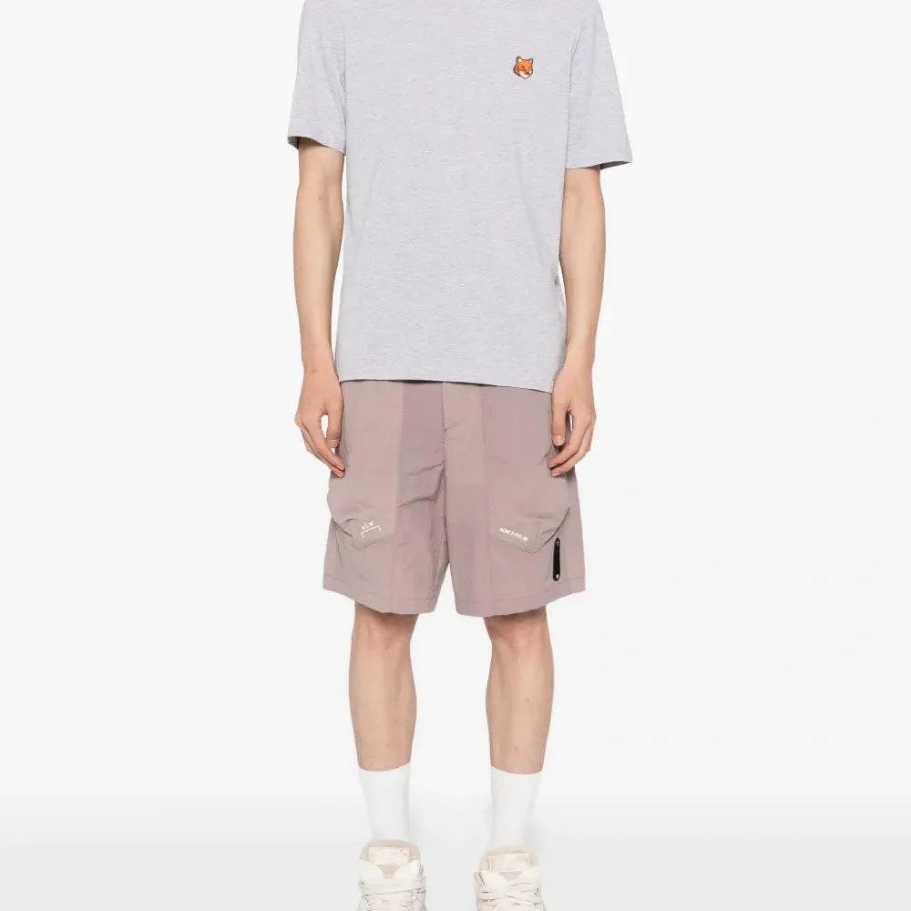 Футболка с нашивкой Футболка с нашивкой