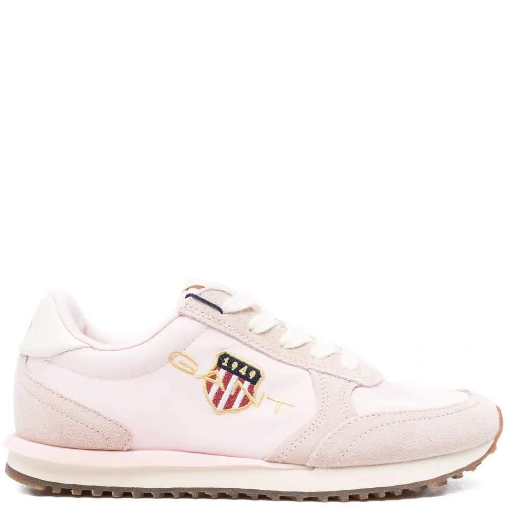 Кроссовки с вышитым логотипом