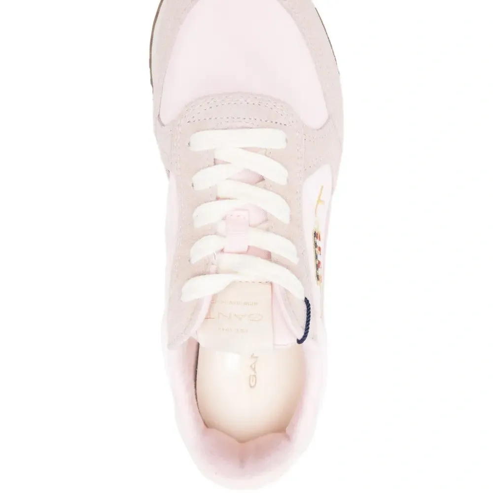 Кроссовки с вышитым логотипом