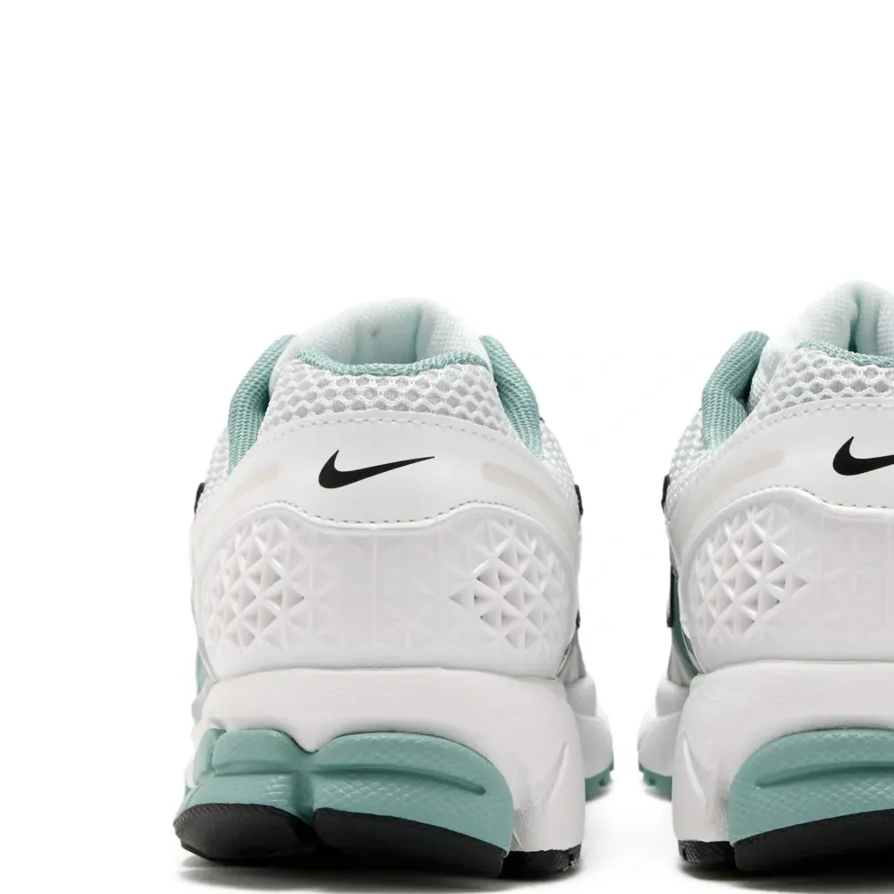 Кроссовки Vomero 5