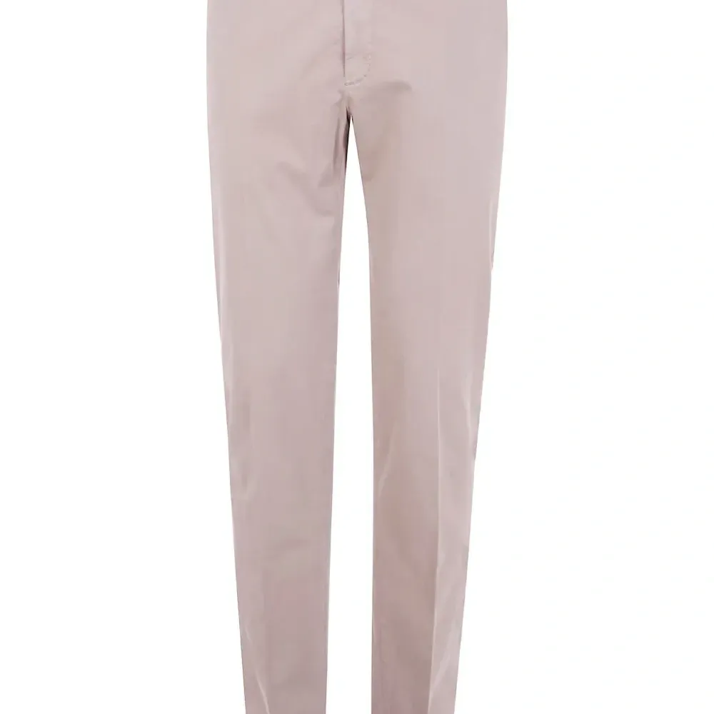 брюки с карманами