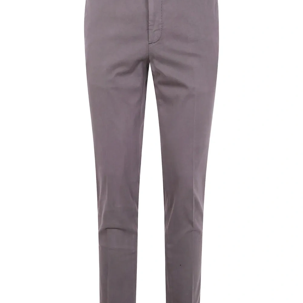 брюки с карманами