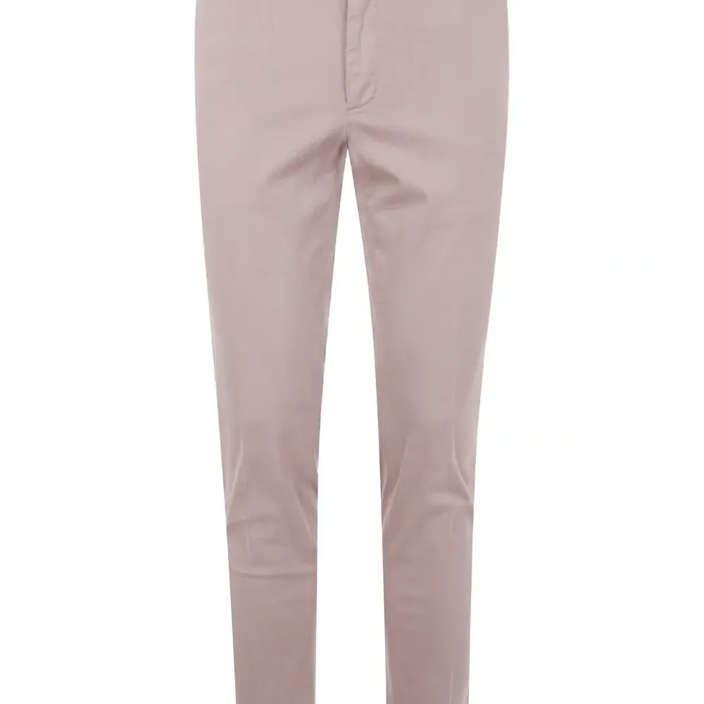 брюки с карманами