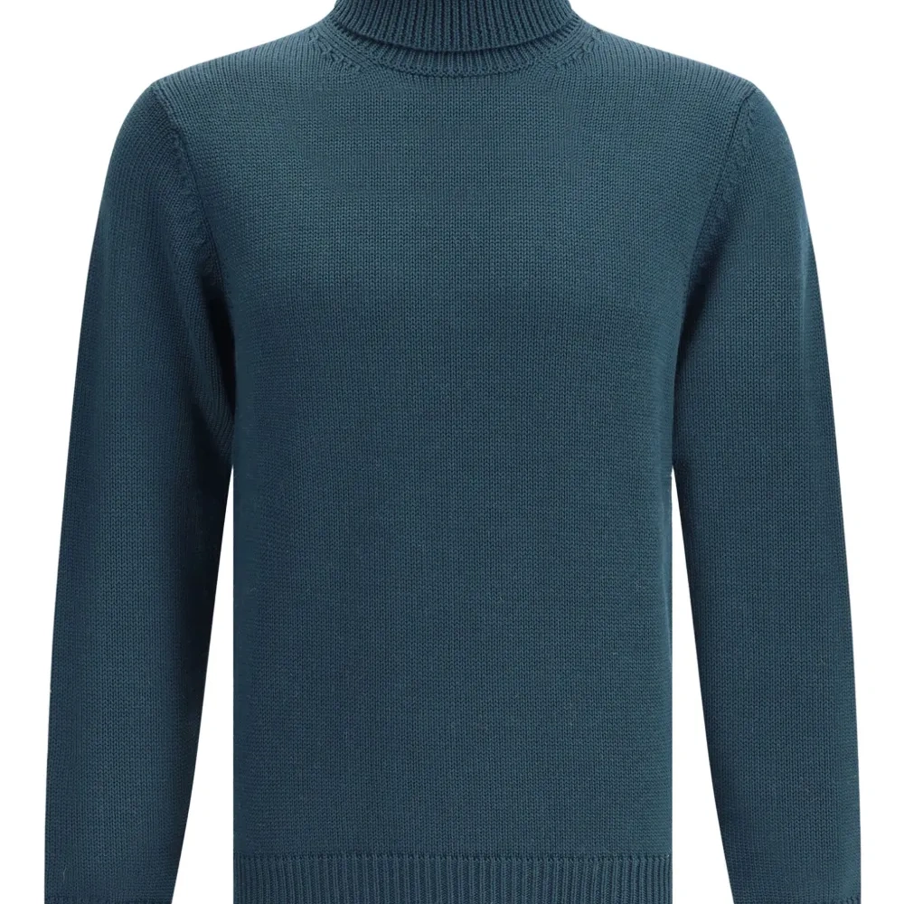 Шерстяной свитер с высоким воротником