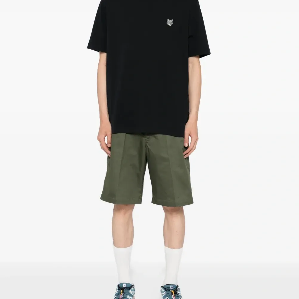 Футболка с нашивкой Футболка с нашивкой