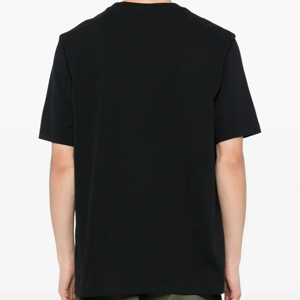 Футболка с нашивкой Футболка с нашивкой