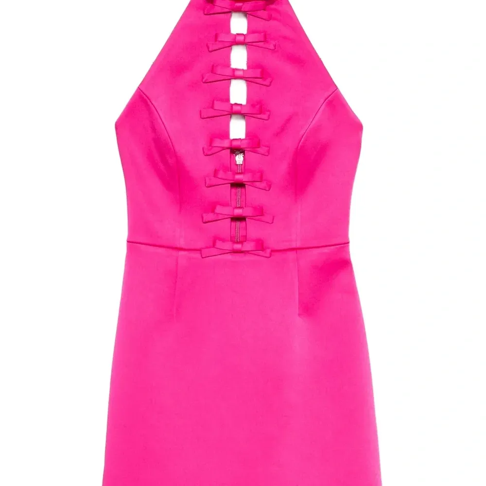 Платье с вырезом халтер и бантом