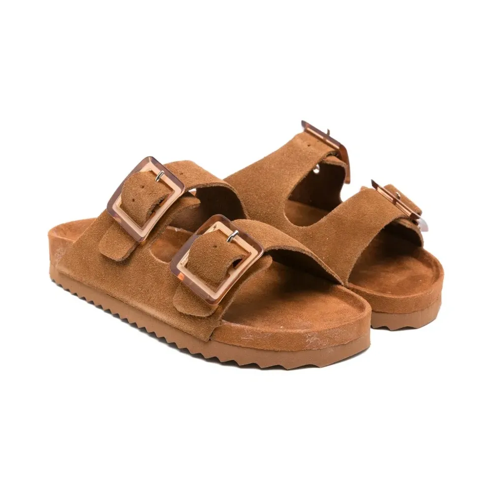 Сандалии с пряжками