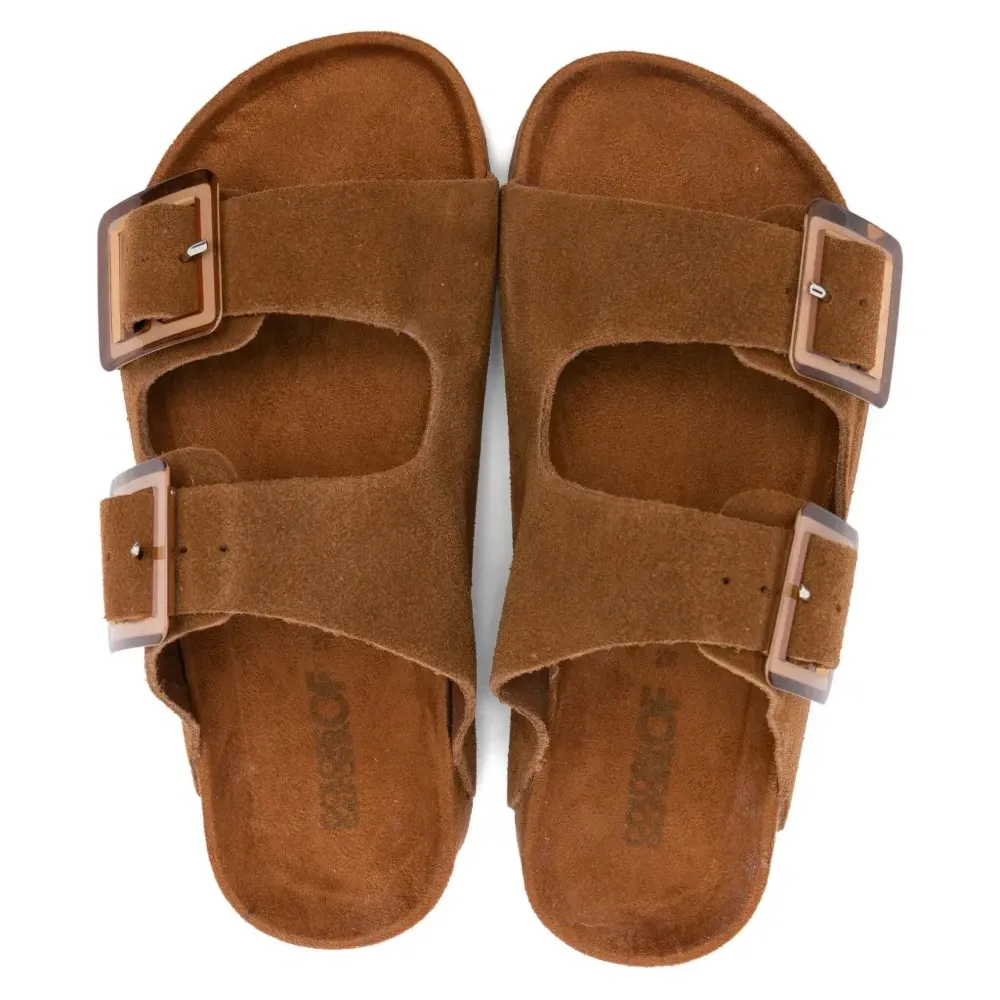 Сандалии с пряжками