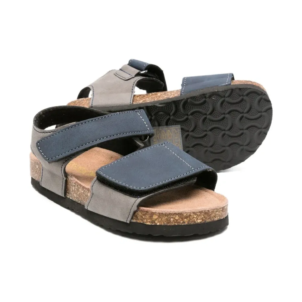 Сандалии с ремешками