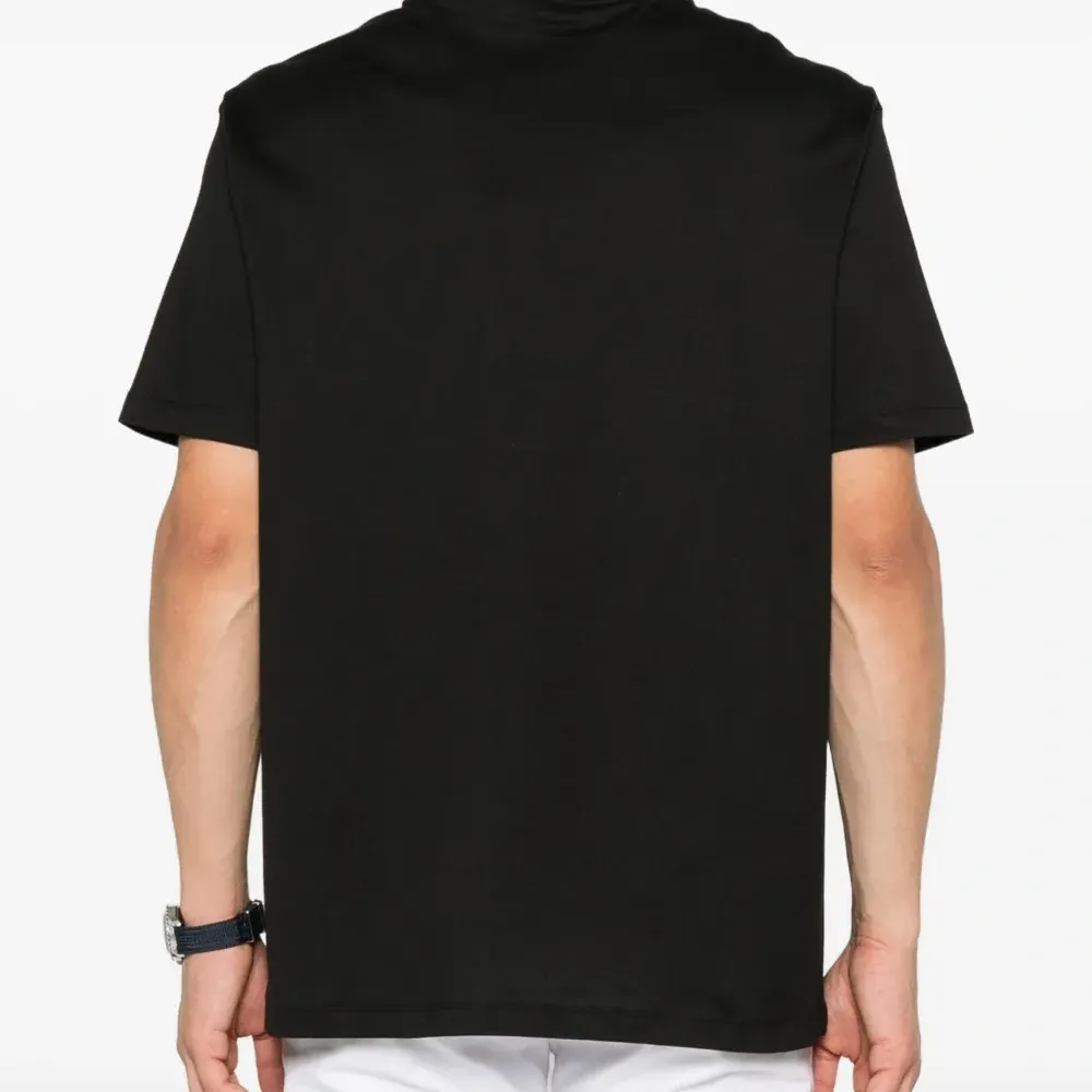 Футболка с логотипом