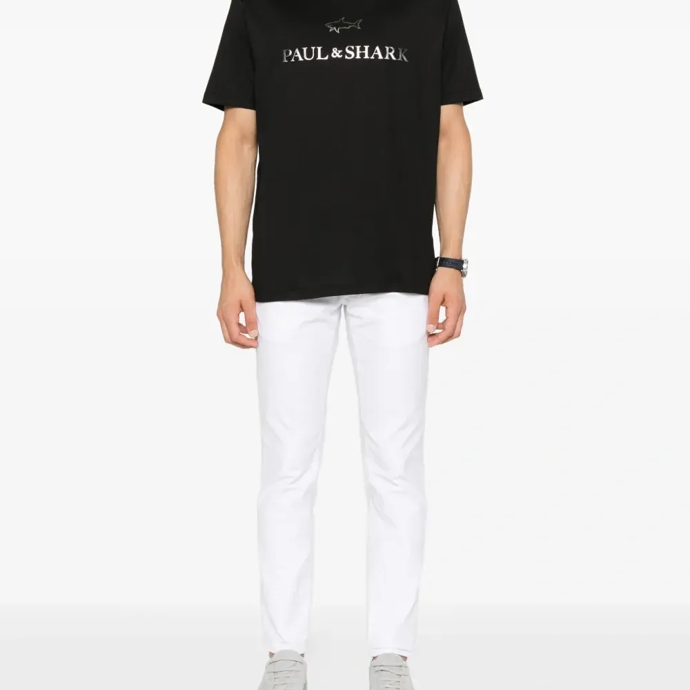 Футболка с логотипом