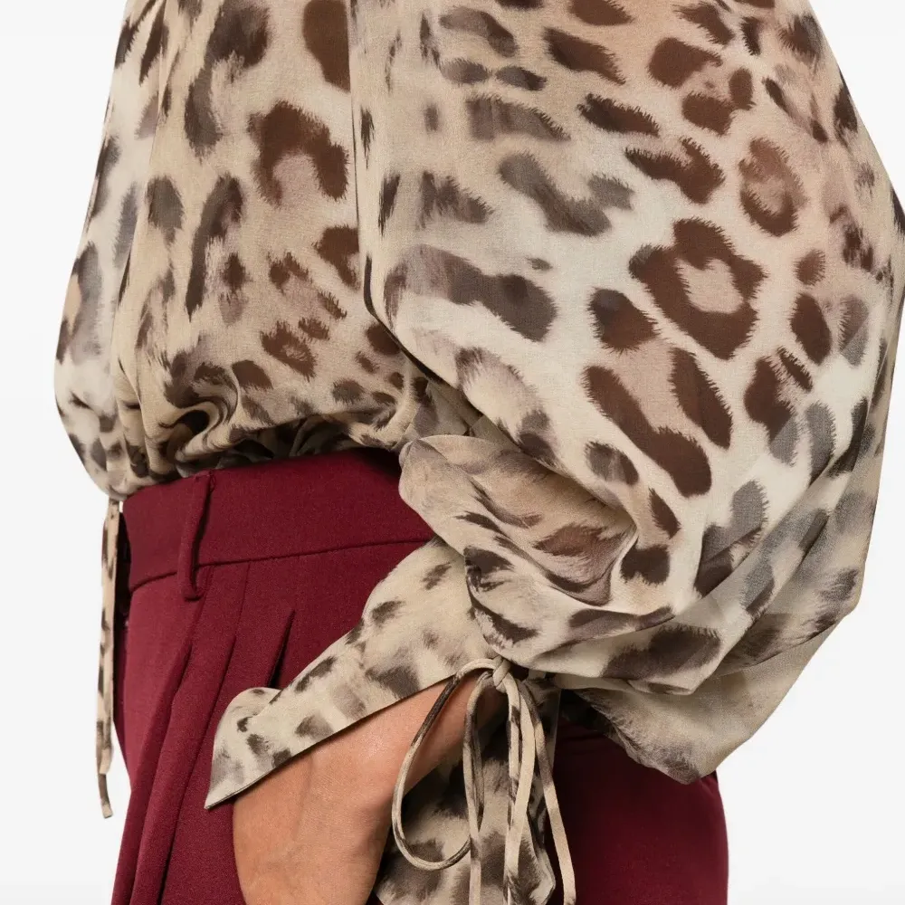 Блузка с леопардовым принтом