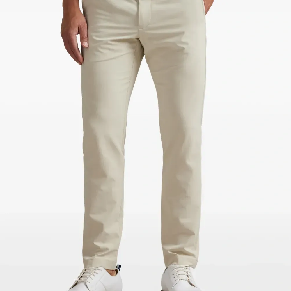 брюки с карманами