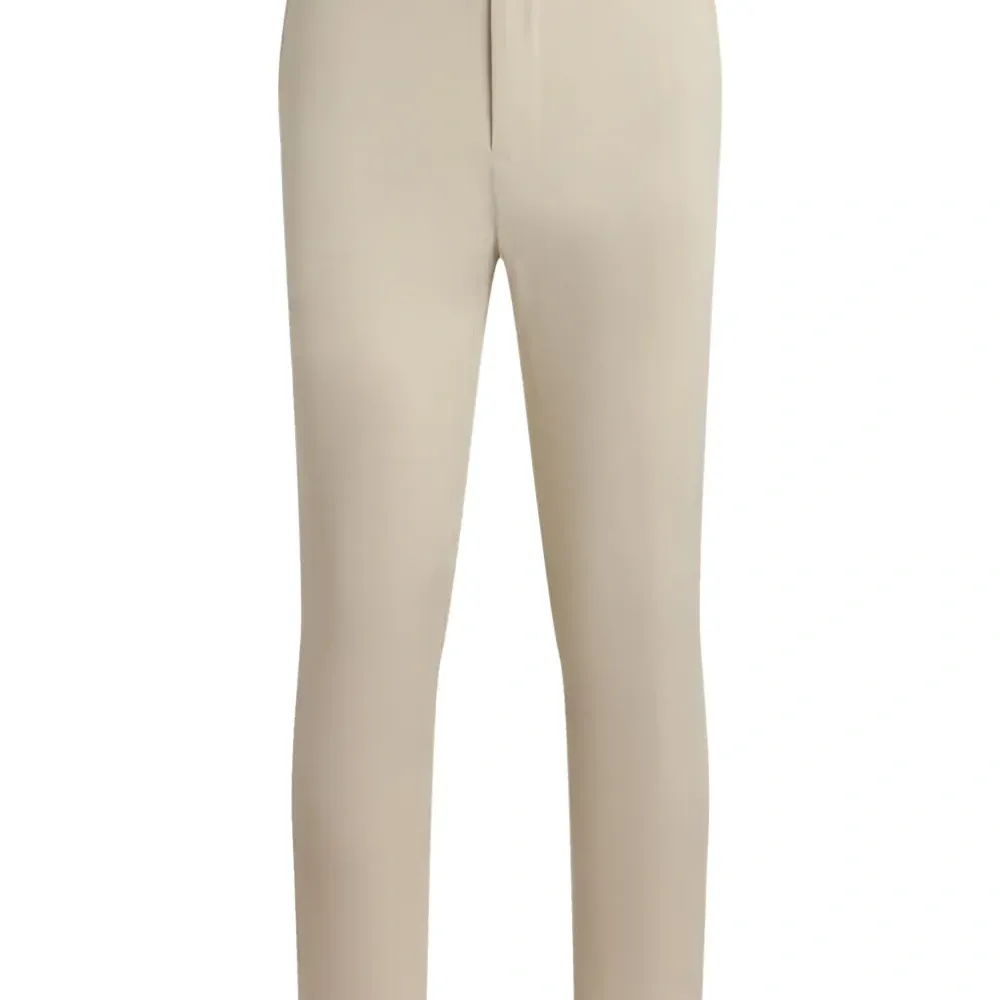 брюки с карманами