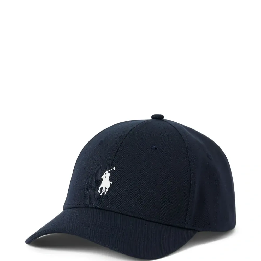 Кепка с логотипом