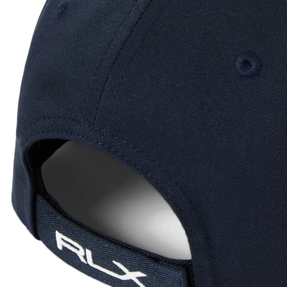 Кепка с логотипом