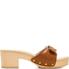 Босоножки с пряжками