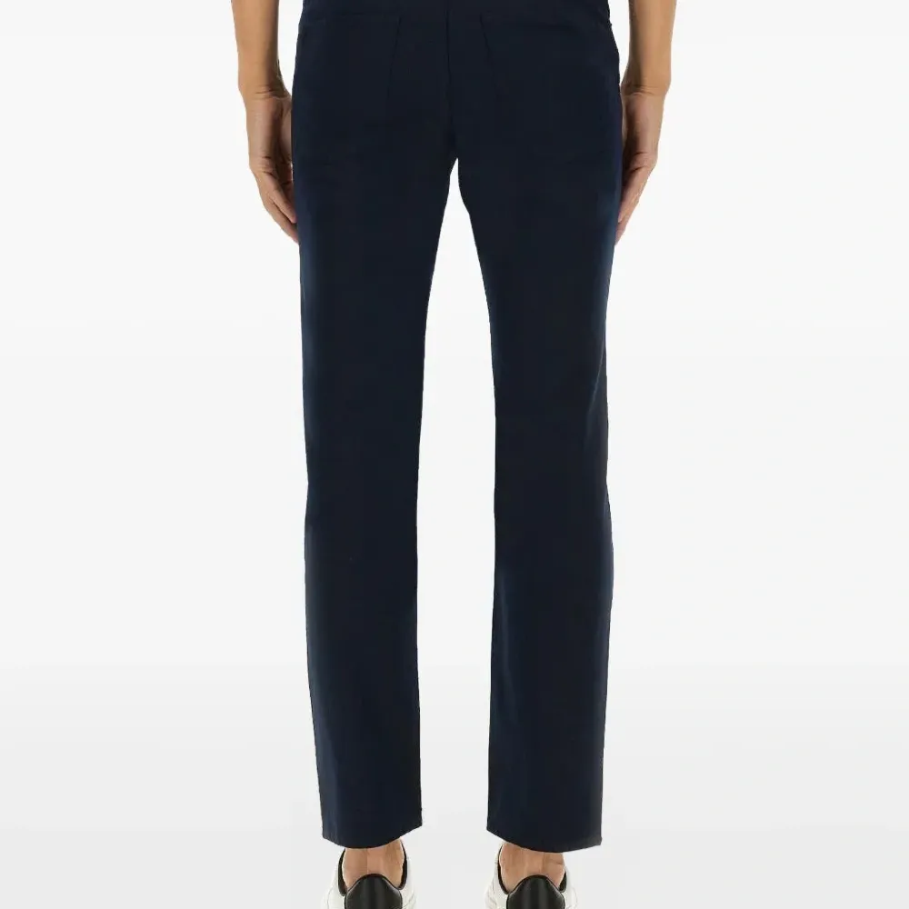 Брюки на пуговицах