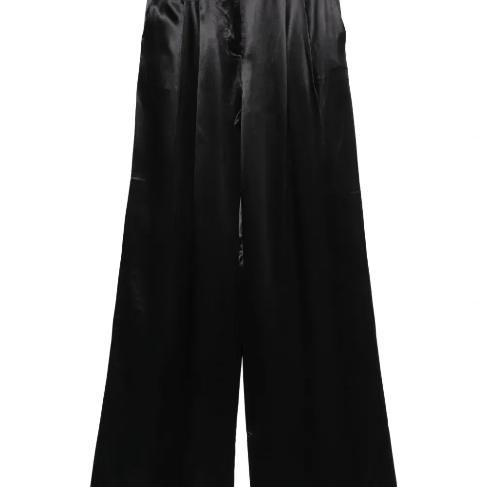 Брюки с деталями складок