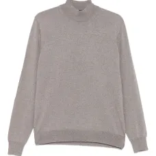 Джемпер с высоким воротом и длинными рукавами