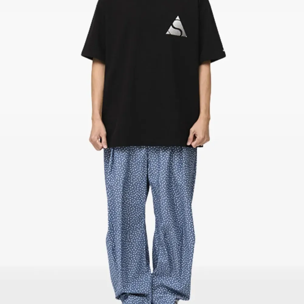 Футболка с графичным принтом