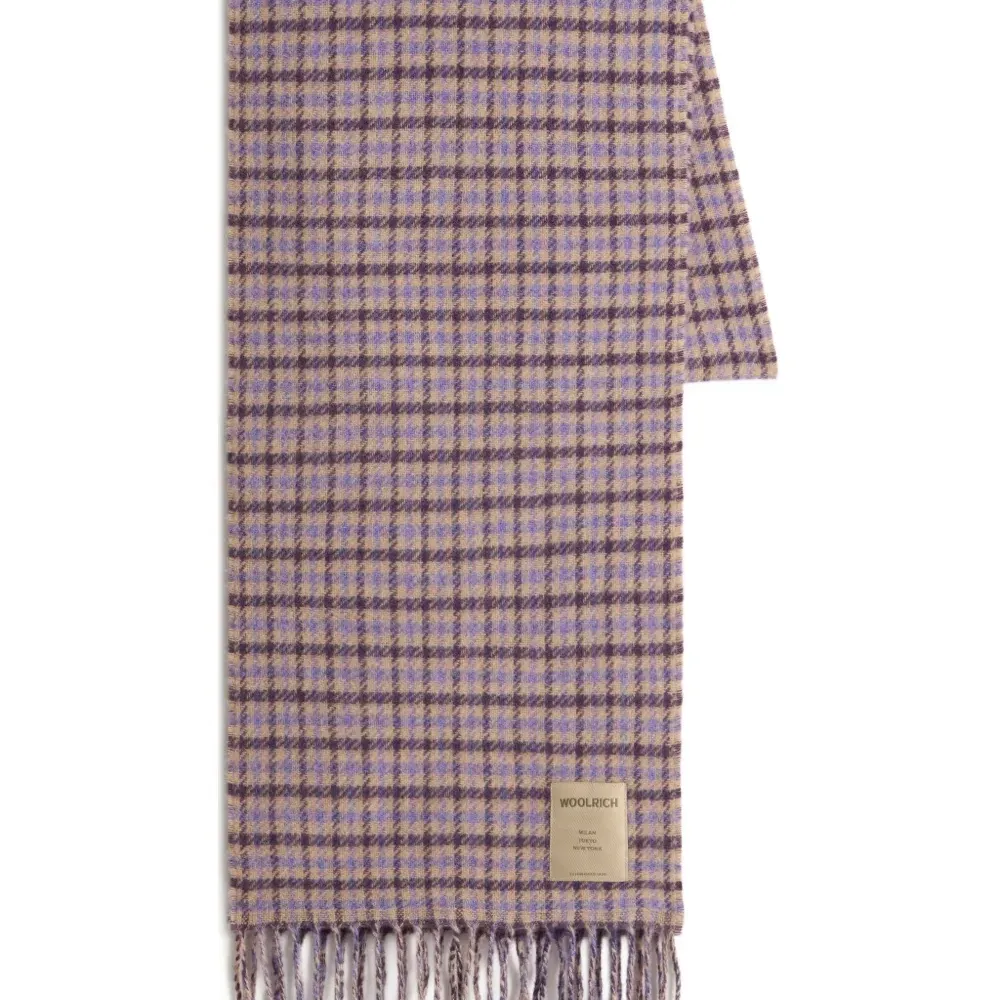 Клетчатый шарф с бахромой