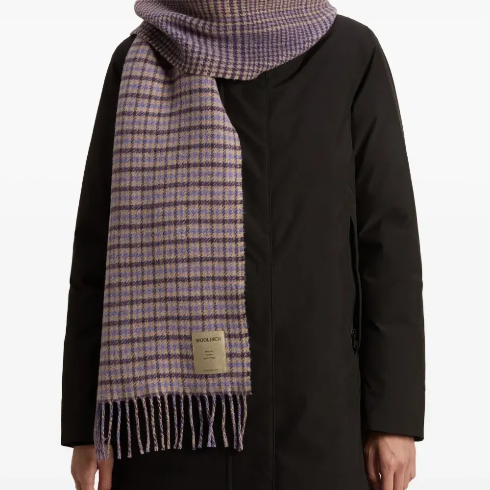 Клетчатый шарф с бахромой