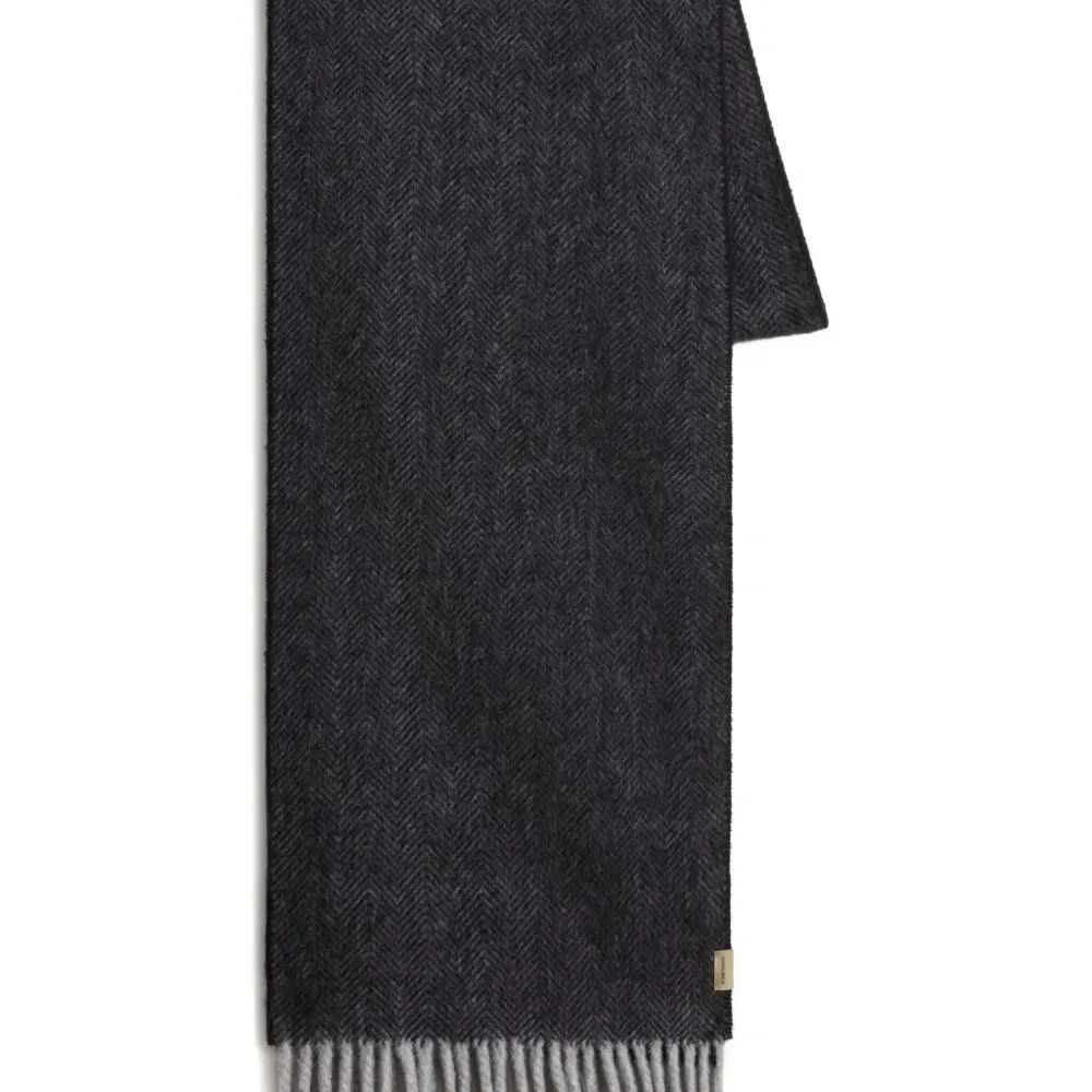 Клетчатый шарф с бахромой