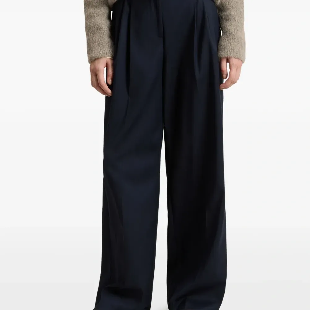 Кроссовки с контрастными полосками