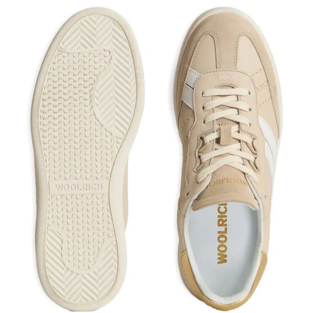 Кроссовки с контрастными полосками