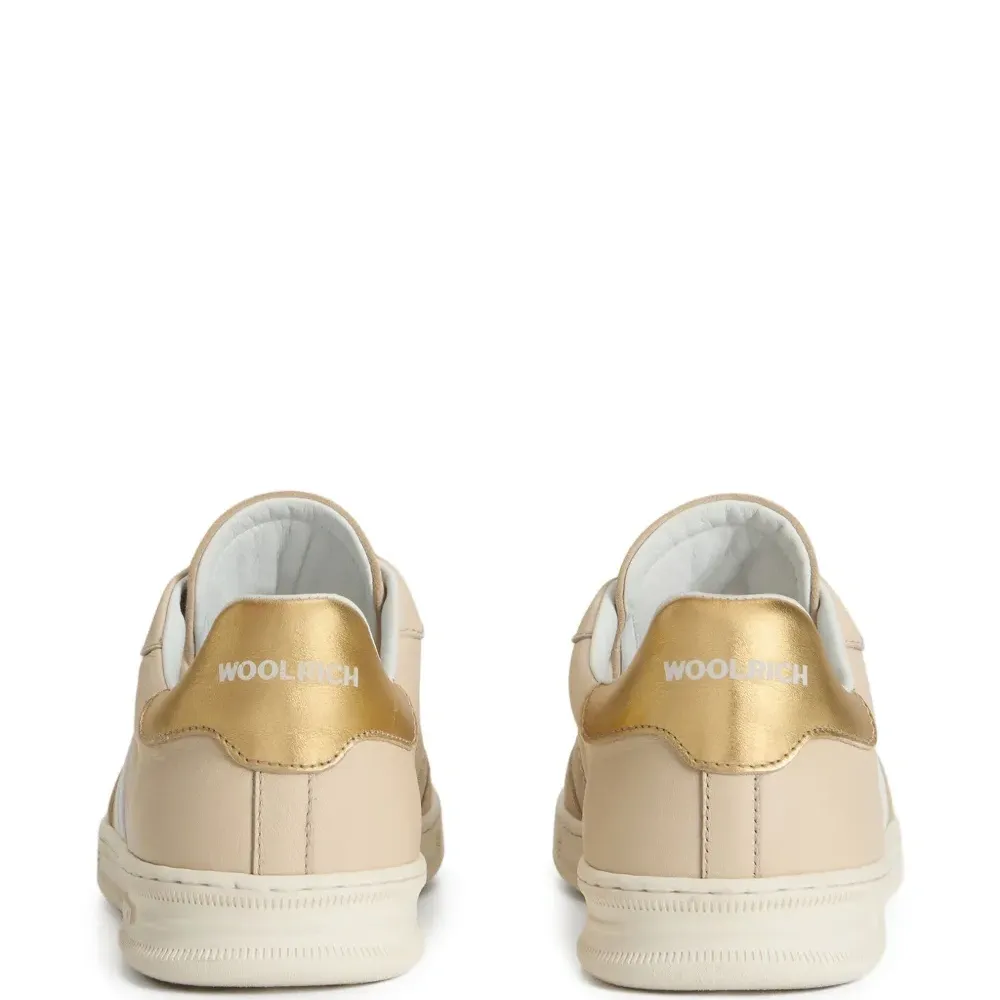 Кроссовки с контрастными полосками