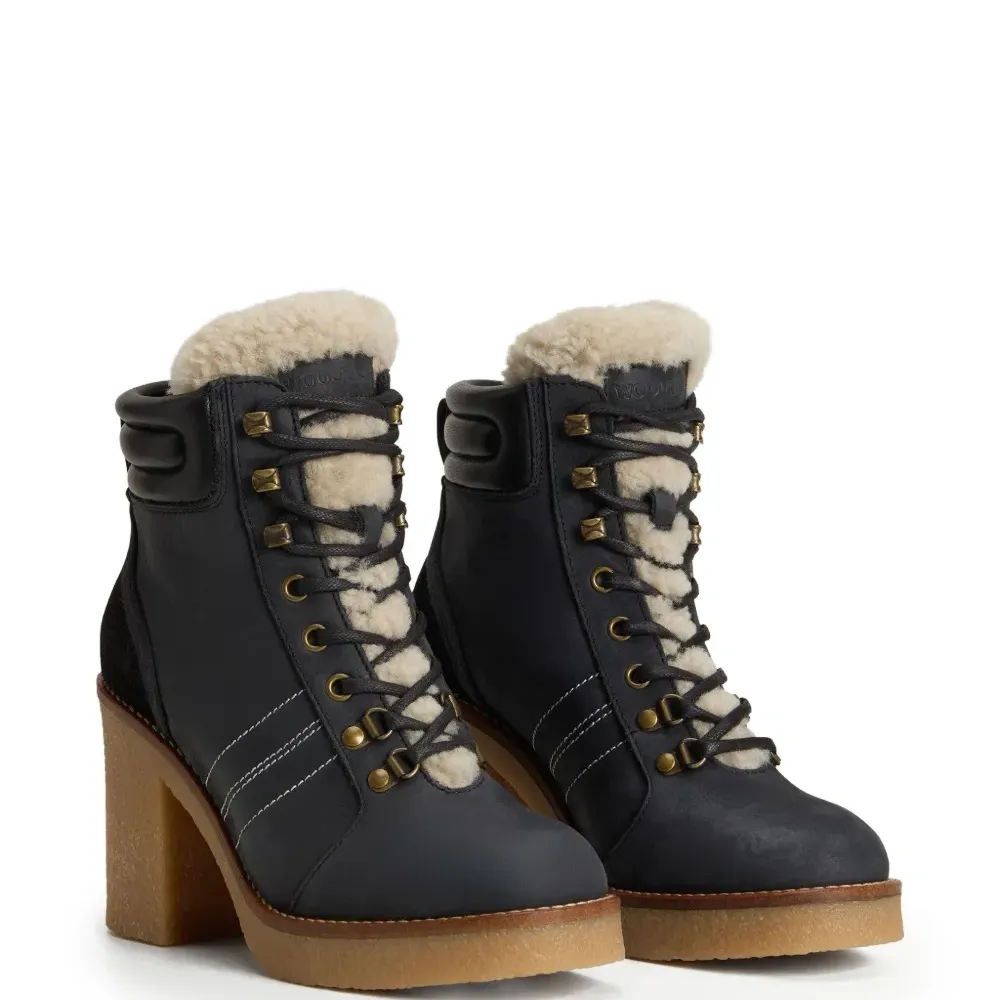 Ботинки из овчины на шнуровке