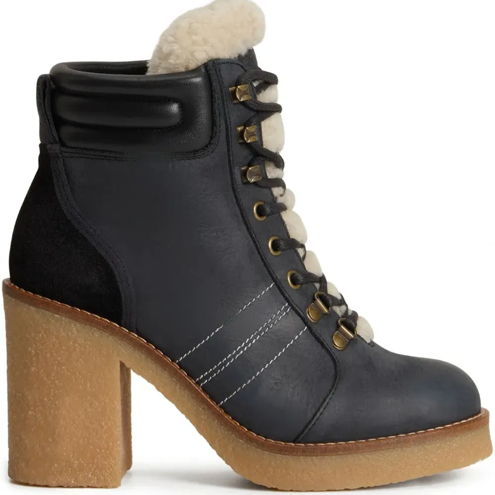 Ботинки из овчины на шнуровке