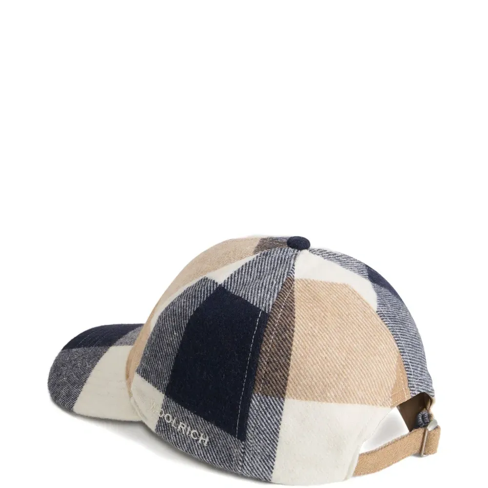 Бейсболка в клетку