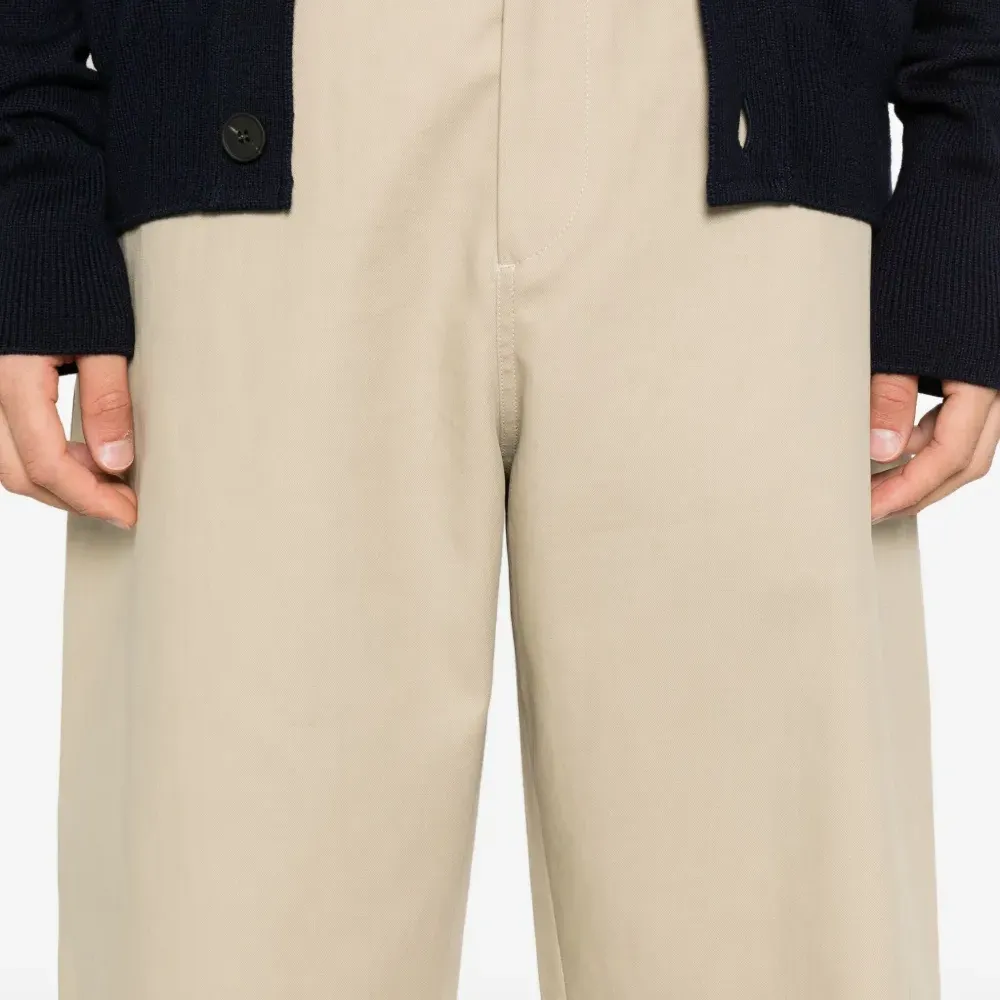 Брюки на пуговицах