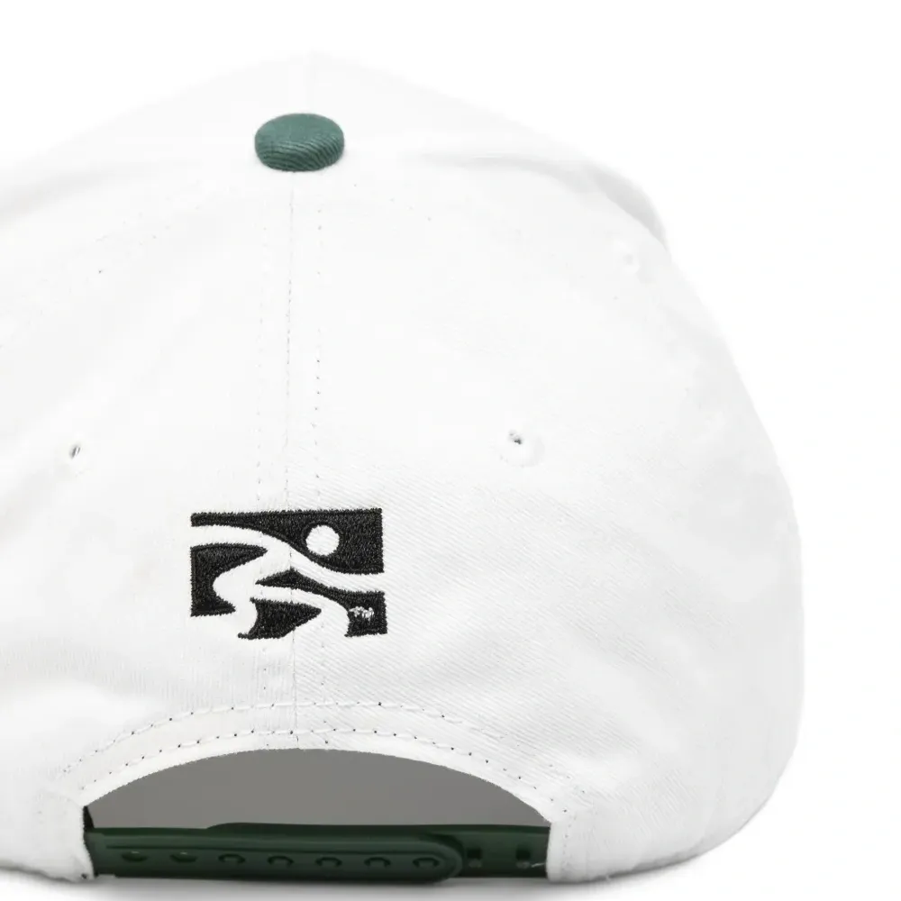 Бейсболка с вышитым логотипом Бейсболка с вышитым логотипом