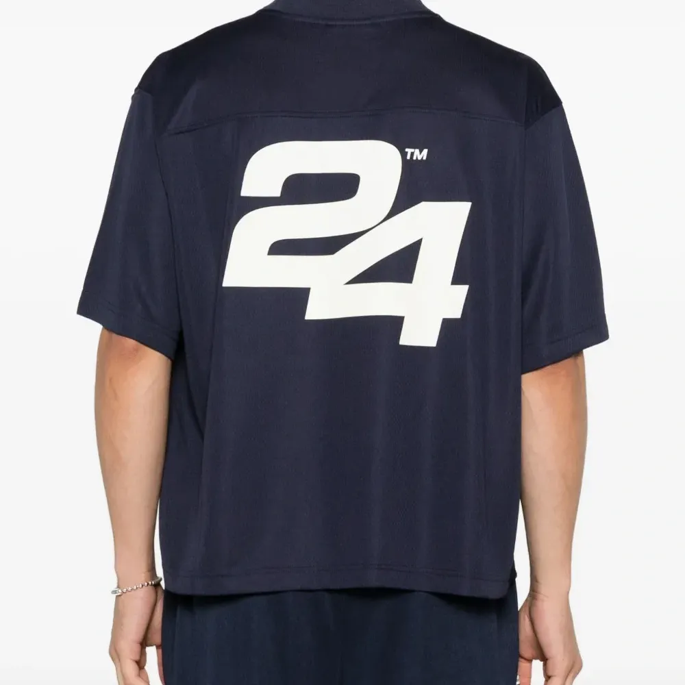 Футболка с логотипом